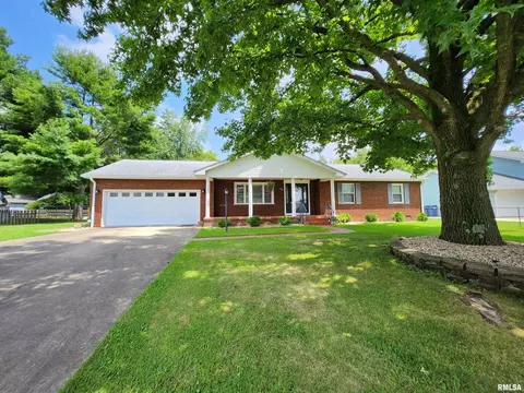 1208 Plum Ave, Mount Vernon, IL 62864