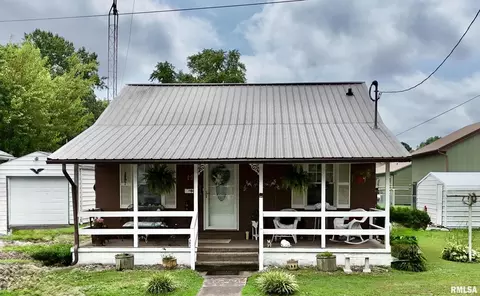 208 Charles St, Benton, IL 62812