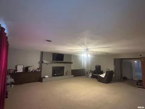 728 E 4th St, Flora, IL 62839 photo 5