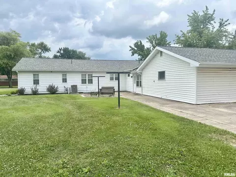 728 E 4th St, Flora, IL 62839 photo 4