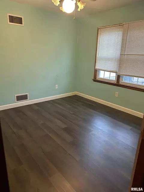 728 E 4th St, Flora, IL 62839 photo 19