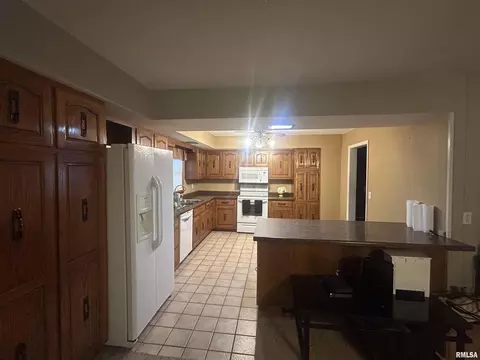 728 E 4th St, Flora, IL 62839 photo 9