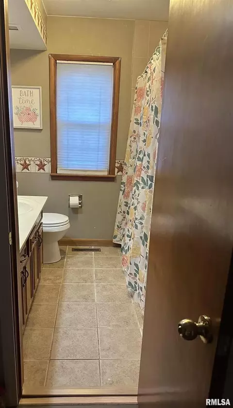 728 E 4th St, Flora, IL 62839 photo 20