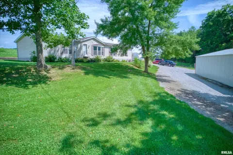 8 Private Rd #FE, Ava, IL 62907
