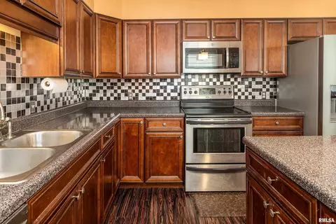 621 S 4th St, Herrin, IL 62948 photo 9