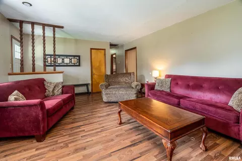 621 S 4th St, Herrin, IL 62948 photo 4