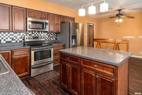 621 S 4th St, Herrin, IL 62948 photo 10