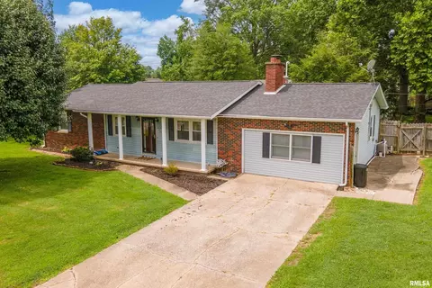 621 S 4th St, Herrin, IL 62948