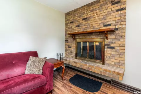 621 S 4th St, Herrin, IL 62948 photo 5