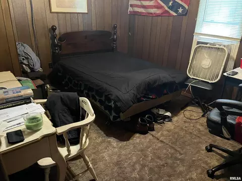 Bedroom - 404 N Beech St, Centralia, IL 62801 photo 2 of 2