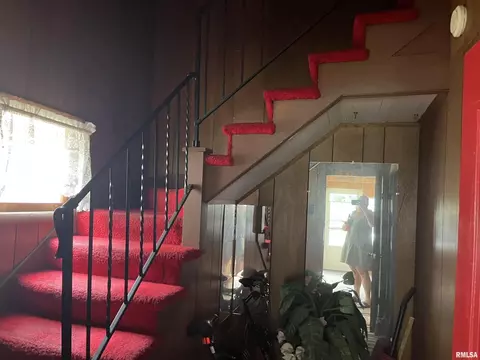Entry Way - 404 N Beech St, Centralia, IL 62801 photo 1 of 2