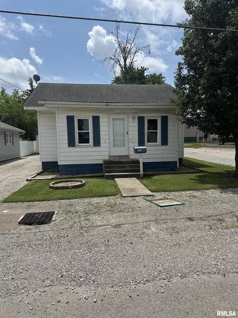 8 E Hawkins St, Pinckneyville, IL 62274