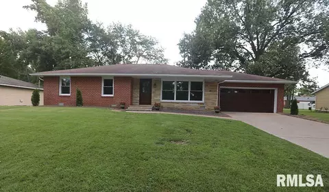 200 Circle Dr, Herrin, IL 62948