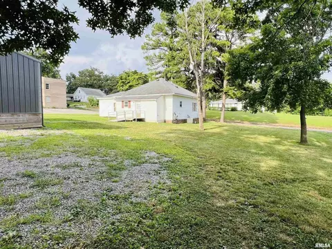 Exterior - 2417 1st St, Eldorado, IL 62930 photo 2 of 3