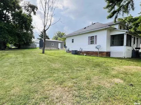 Exterior - 2417 1st St, Eldorado, IL 62930 photo 1 of 3