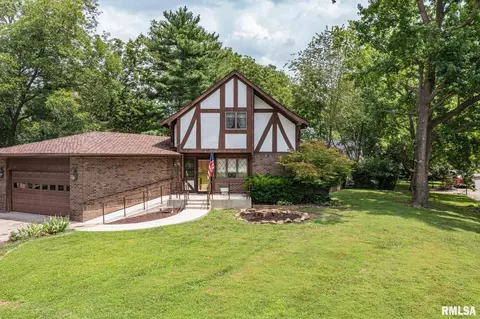 102 Lost Hollow Dr, Salem, IL 62881