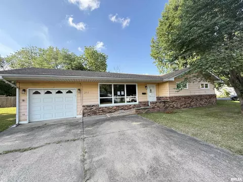 211 E Cleveland St, West Frankfort, IL 62896
