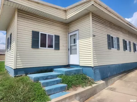 209 S Main St, Pinckneyville, IL 62274