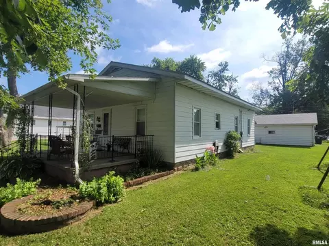 1220 S Jefferson St, Salem, IL 62881