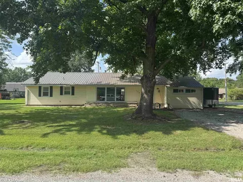 759 Birchwood Dr, Flora, IL 62839