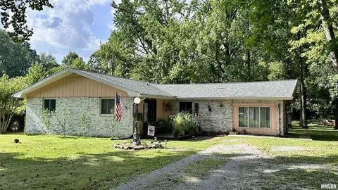 909 North Rd, West Frankfort, IL 62896