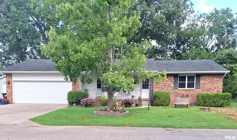 14 Acorn Dr, Harrisburg, IL 62946