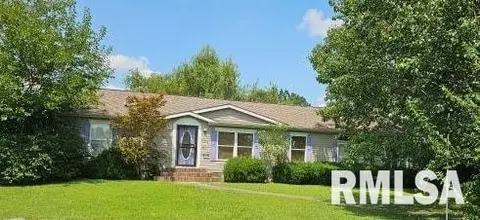614 W College St, Harrisburg, IL 62946