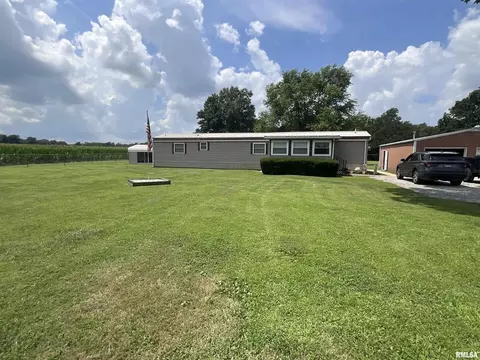 402 Jefferson St, Kell, IL 62853