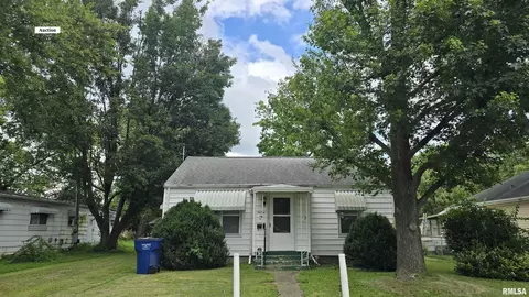 610 S Jackson St, West Frankfort, IL 62896