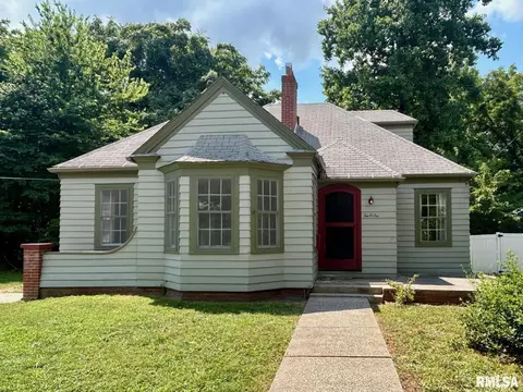 206 S Maple St, Carbondale, IL 62901
