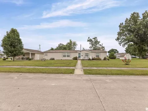 1111 S Jefferson St, Salem, IL 62881