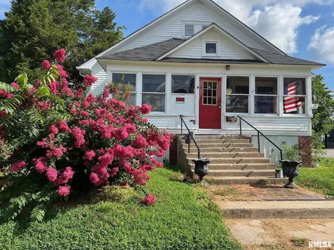 503 E Poplar St, West Frankfort, IL 62896