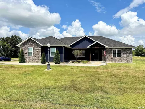 1106 Falcon Ct, Carterville, IL 62918