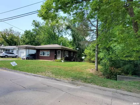 600 W Grand Ave, Carterville, IL 62918
