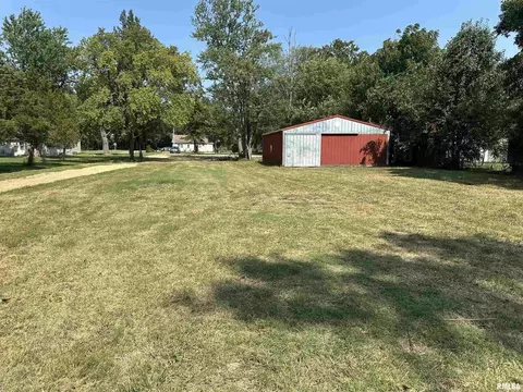 307 N Main St, Ewing, IL 62836