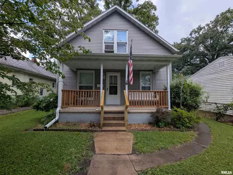 627 S Sycamore St, Centralia, IL 62801