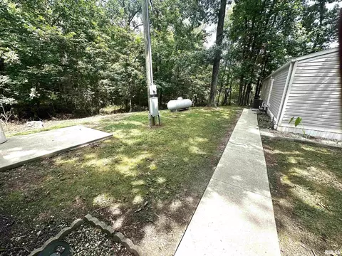 Exterior - 2030 Gierten Rd, Centralia, IL 62801 photo 5 of 5