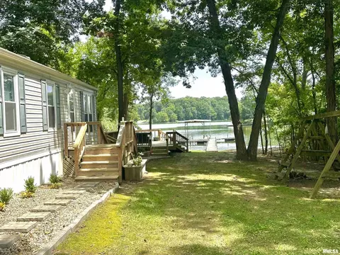 Exterior - 2030 Gierten Rd, Centralia, IL 62801 photo 2 of 5