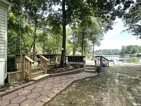 Exterior - 2030 Gierten Rd, Centralia, IL 62801 photo 3 of 5