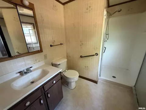 Bath - 9560 Lessley Rd, Sparta, IL 62286 photo 1 of 2