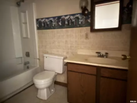 Bath - 9560 Lessley Rd, Sparta, IL 62286 photo 2 of 2