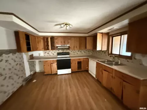 Kitchen - 9560 Lessley Rd, Sparta, IL 62286 photo 1 of 2