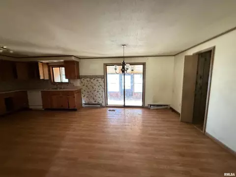 Living - 9560 Lessley Rd, Sparta, IL 62286 photo 3 of 4