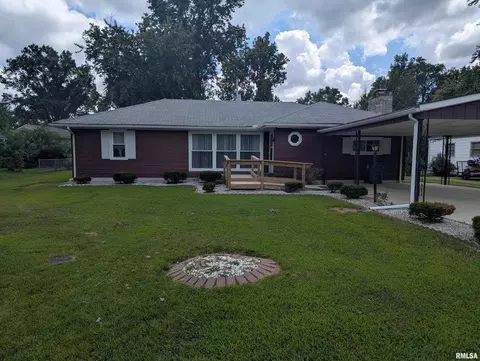 33 Devonia Dr, Centralia, IL 62801