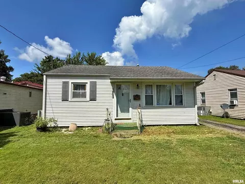 1603 Ferry St, Metropolis, IL 62960