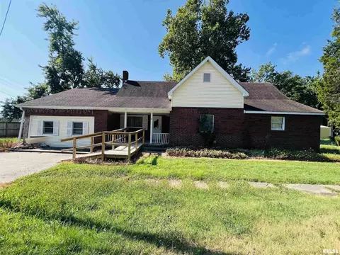 2507 Locust St, Eldorado, IL 62930