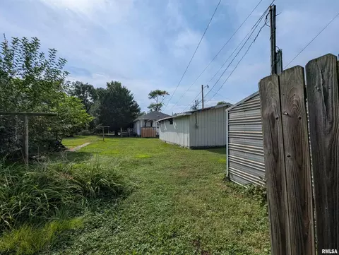 655 N Hickory St, Centralia, IL 62801 photo 7