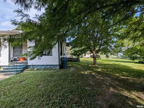 655 N Hickory St, Centralia, IL 62801 photo 5