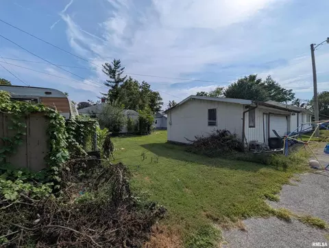 655 N Hickory St, Centralia, IL 62801 photo 6
