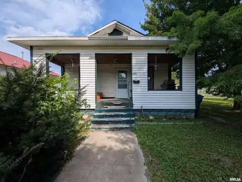 655 N Hickory St, Centralia, IL 62801